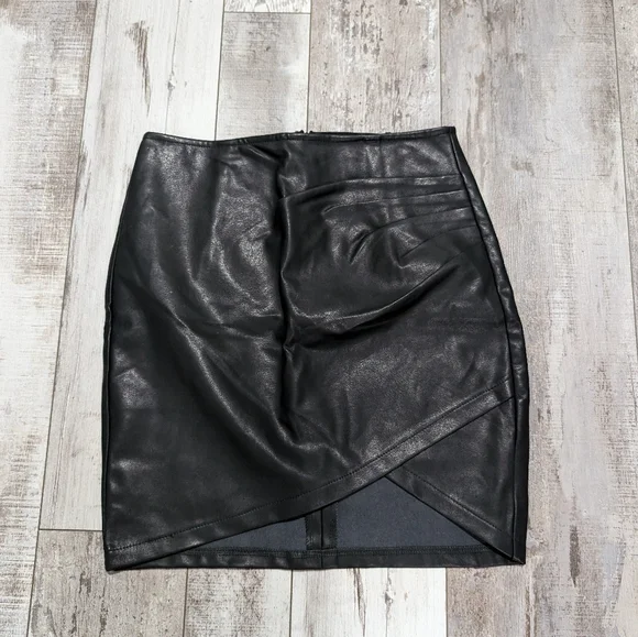 Vicki Rock +‎ Roll Faux Leather Skirt black size sm - Picture 2 of 4